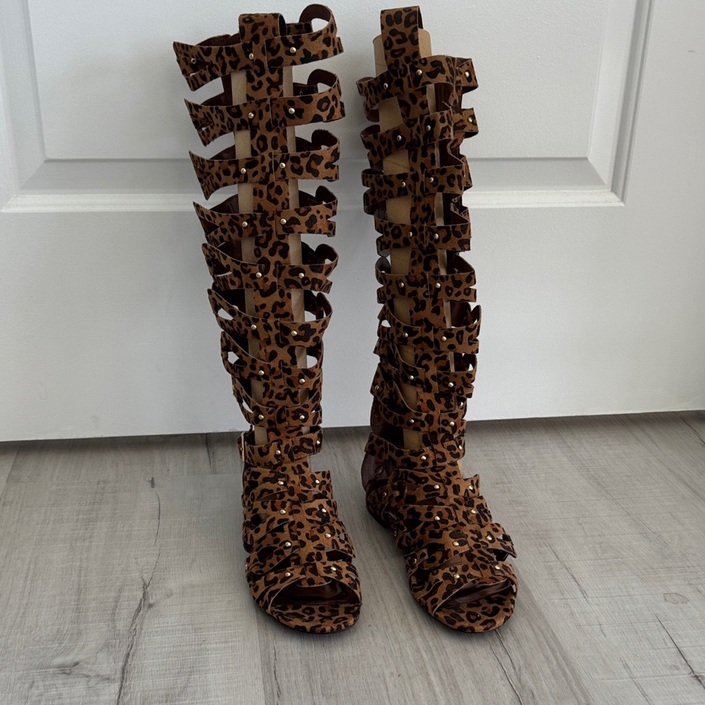 Breckelles Faux Suede Leopard Print Gladiator Sandals 7.5